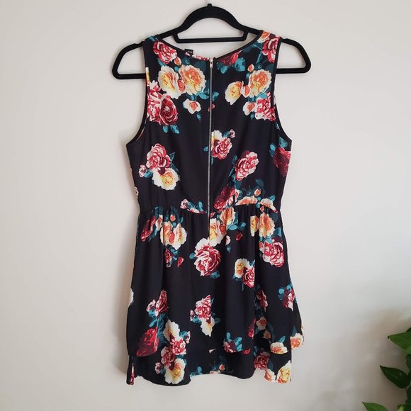 Floral Tier Dress in Black - Picture 2 of 5